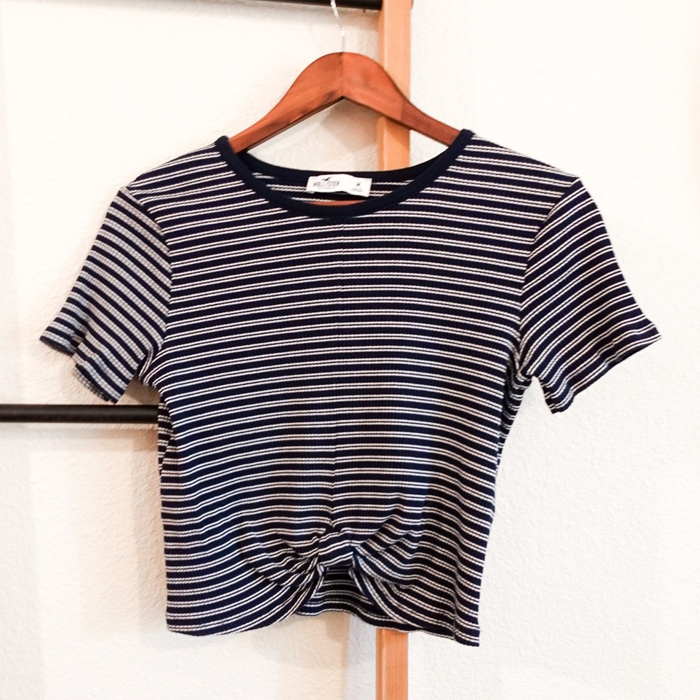 hollister cropped tee • womens size: m